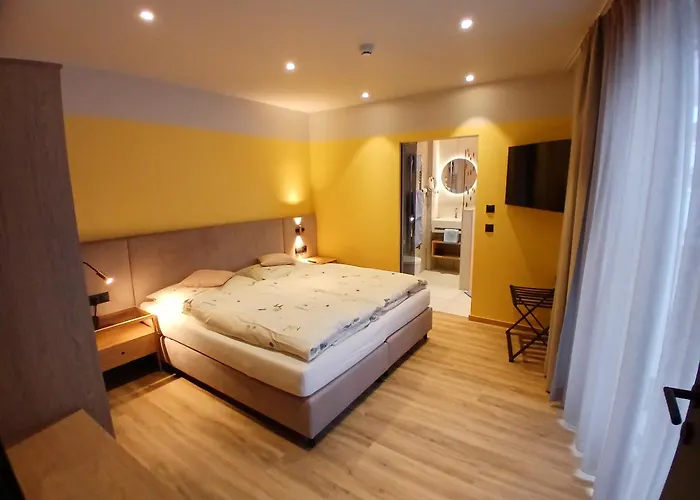 Lorenzi לינה וארוחת בוקר 4*