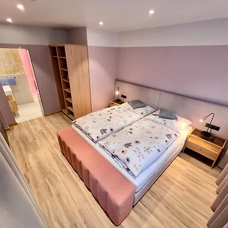 Bed & Breakfast Appartement Lorenzi 4*